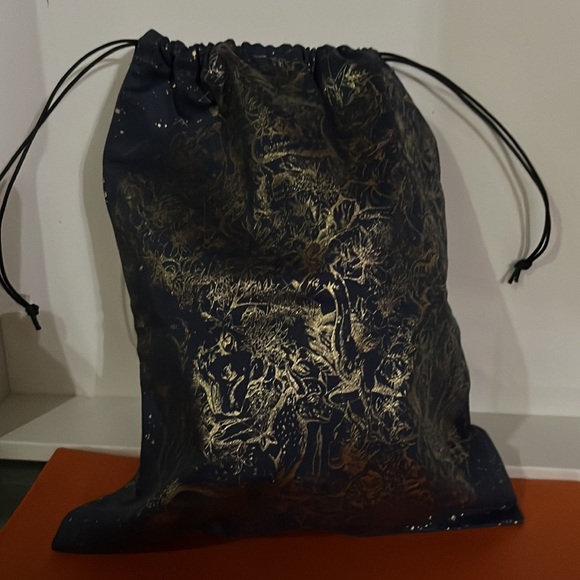 Christian Dior Make Up Bag. - Picture 2 of 3